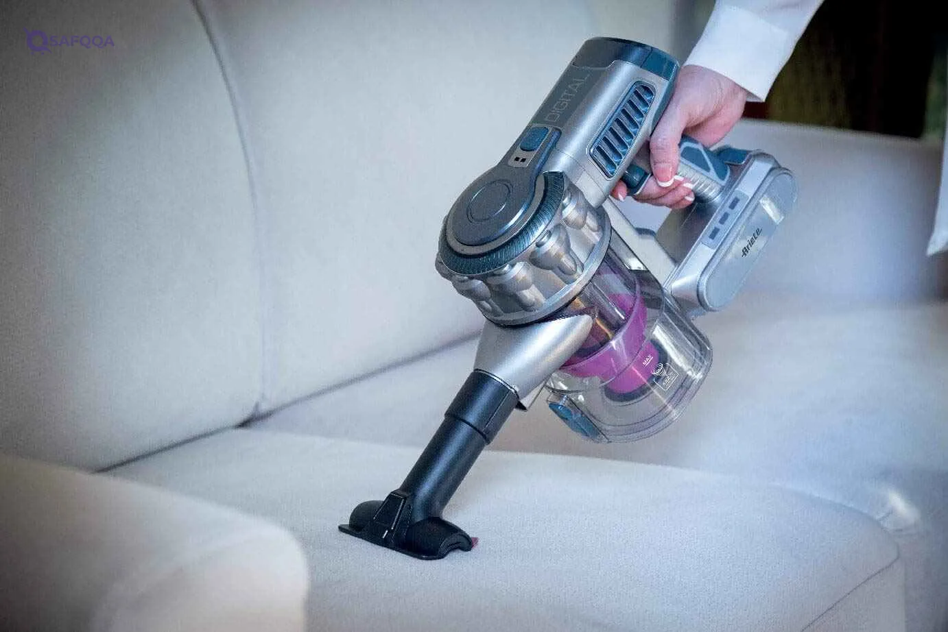 Ariete Red Vertical Vacuum Cleaner  Compact Design with Minor Scratches
