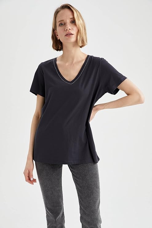DeFacto Women’s T-Shirt with Casual Everyday Design